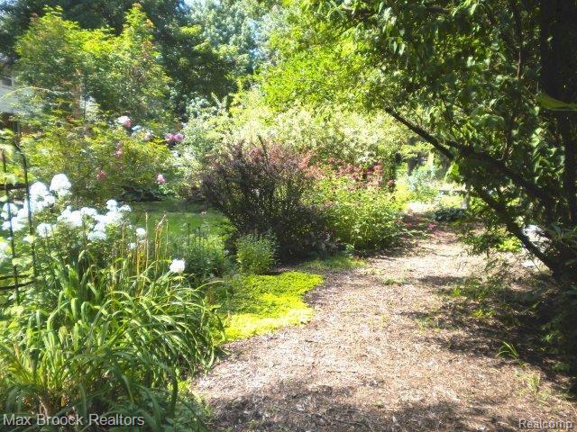 2857 Rambling Way Bloomfield Hills, MI 48302 - Photo 20 of 24 Garden Walk (partial)