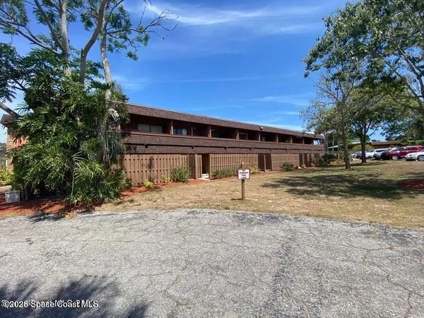 $925 | 2180 Country Club Drive, Unit 215, Titusville, FL 32780