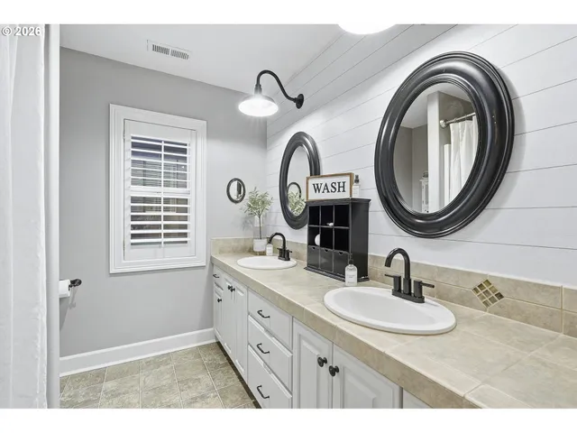 $865,000 | 2863 Olympic Street, Woodburn, OR 97071