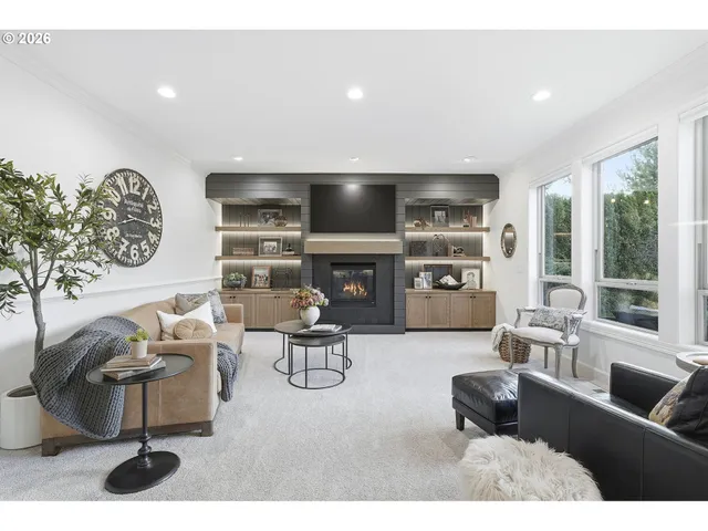 $865,000 | 2863 Olympic Street, Woodburn, OR 97071