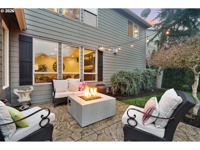 $865,000 | 2863 Olympic Street, Woodburn, OR 97071