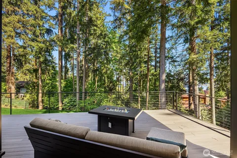 $4,480,000 | 3216 168th Place Southeast, Bellevue, WA 98008