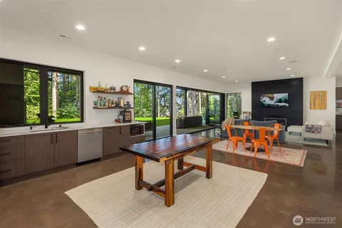$4,480,000 | 3216 168th Place Southeast, Bellevue, WA 98008