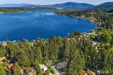 $4,480,000 | 3216 168th Place Southeast, Bellevue, WA 98008
