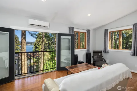 $4,480,000 | 3216 168th Place Southeast, Bellevue, WA 98008