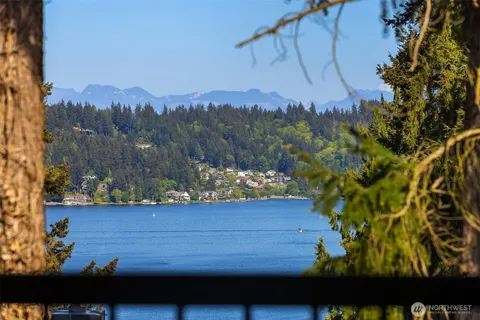 $4,480,000 | 3216 168th Place Southeast, Bellevue, WA 98008