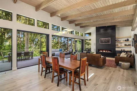 $4,480,000 | 3216 168th Place Southeast, Bellevue, WA 98008