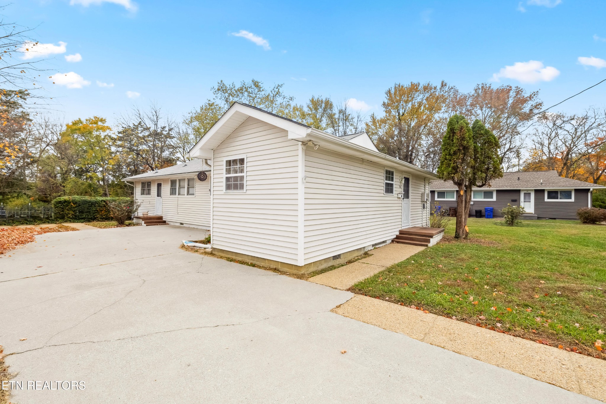 125 Marquette Road Oak Ridge, TN 37830 - Photo 21 of 21 a view of a house with a yard