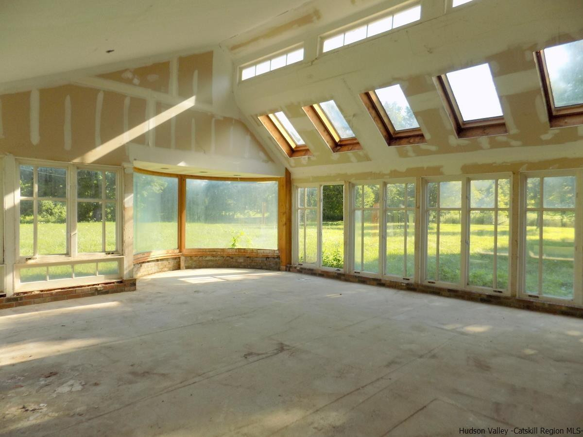 2733 Highway 209 Kingston, NY 12401 - Photo 15 of 34 a view of an indoor basketball court