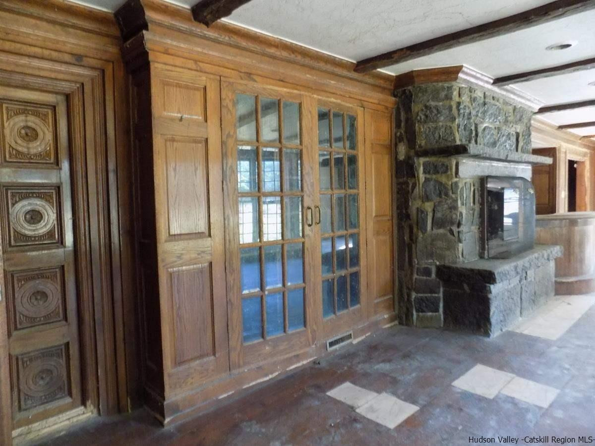 2733 Highway 209 Kingston, NY 12401 - Photo 9 of 34 a view of a porch with a table and chairs