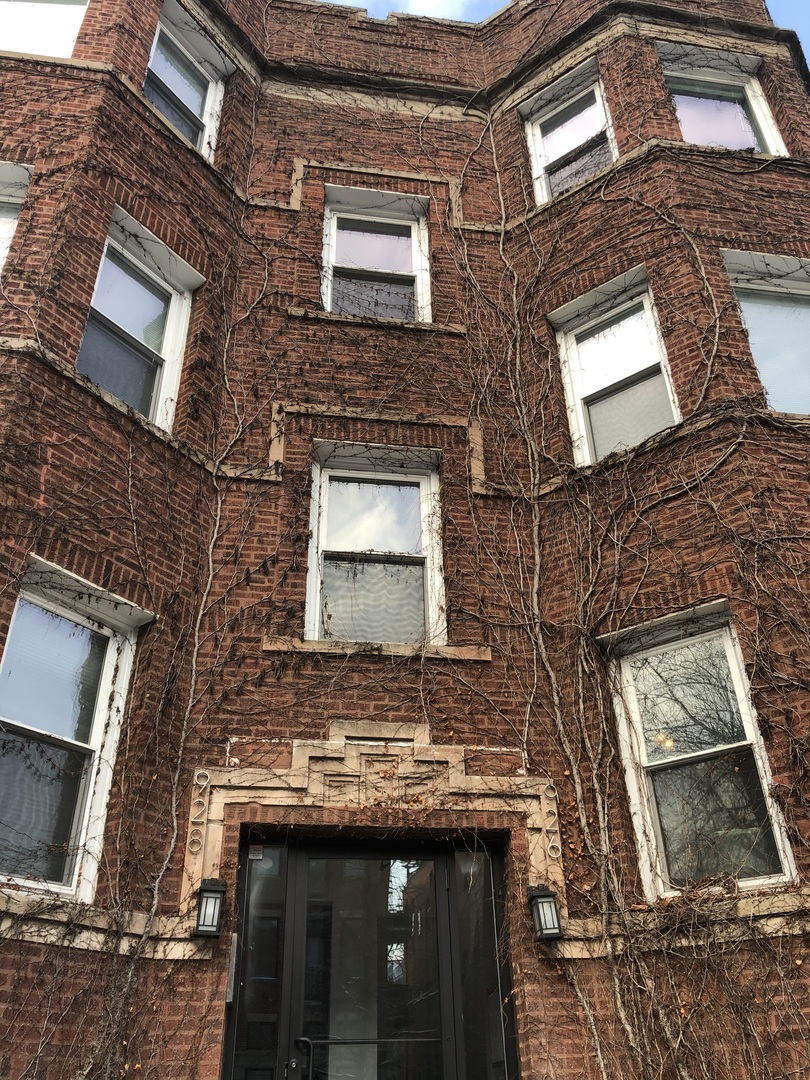 926 West George Street, Unit 3R Chicago, IL 60657 - Photo 1 of 21 a view of a brick building with many windows