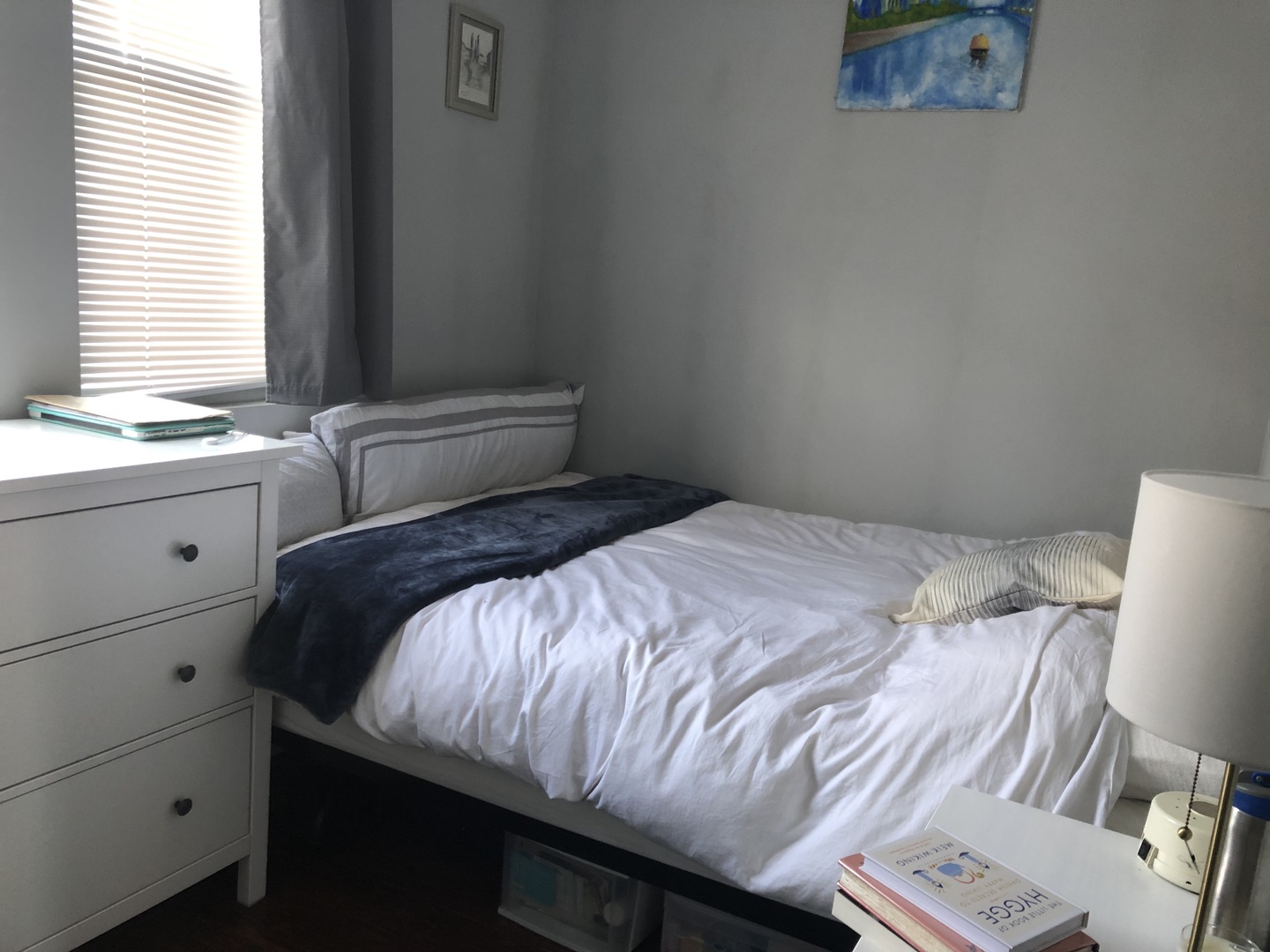 926 West George Street, Unit 3R Chicago, IL 60657 - Photo 15 of 21 a bedroom with a bed and a window