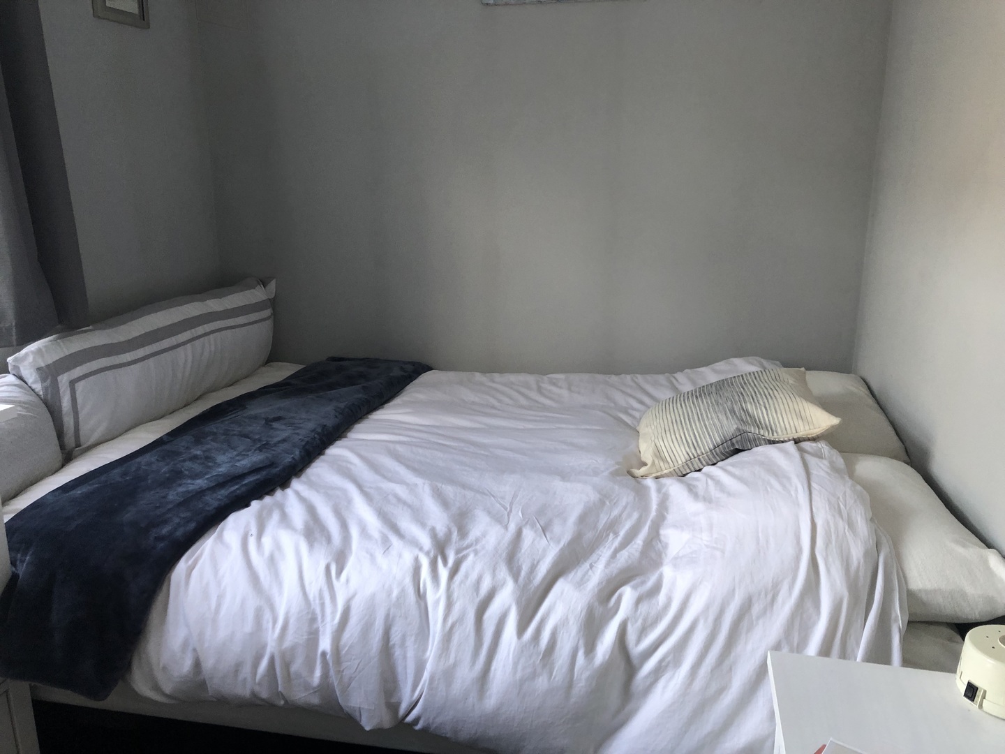 926 West George Street, Unit 3R Chicago, IL 60657 - Photo 17 of 21 a bedroom with a bed and chair