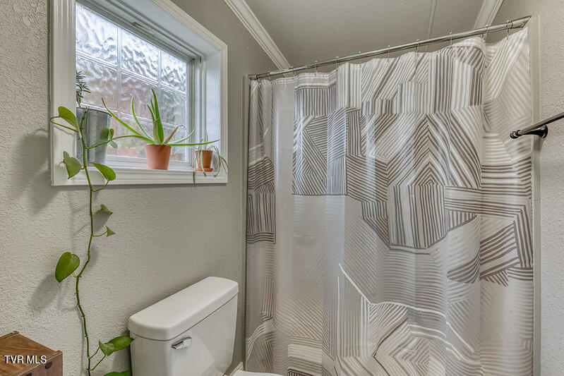 618 Henson Road Bristol, TN 37620 - Photo 14 of 51 618 Henson Rd-18-L