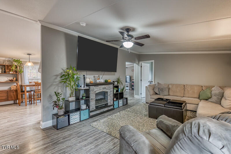 618 Henson Road Bristol, TN 37620 - Photo 2 of 51 618 Henson Rd-6-L