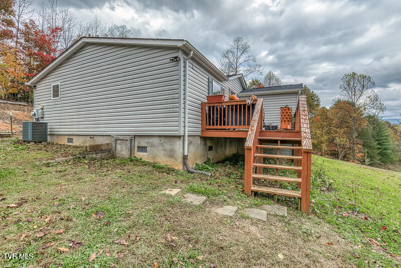 618 Henson Road Bristol, TN 37620 - Photo 21 of 51 618 Henson Rd-30-L