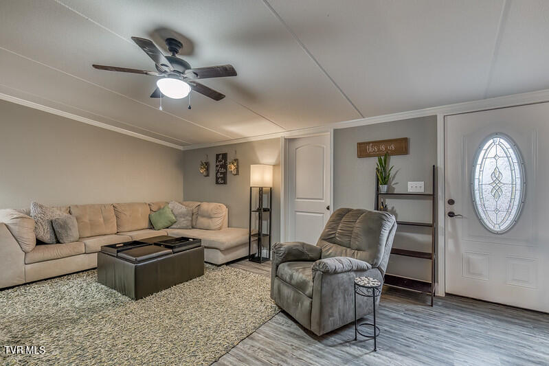 618 Henson Road Bristol, TN 37620 - Photo 3 of 51 618 Henson Rd-7-L