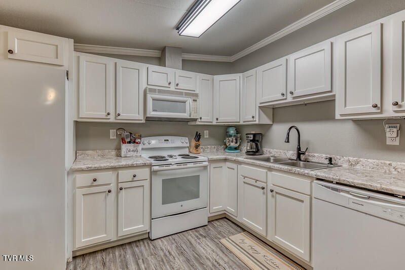 618 Henson Road Bristol, TN 37620 - Photo 6 of 51 618 Henson Rd-10-L