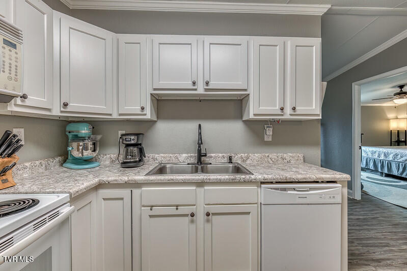 618 Henson Road Bristol, TN 37620 - Photo 7 of 51 618 Henson Rd-11-L