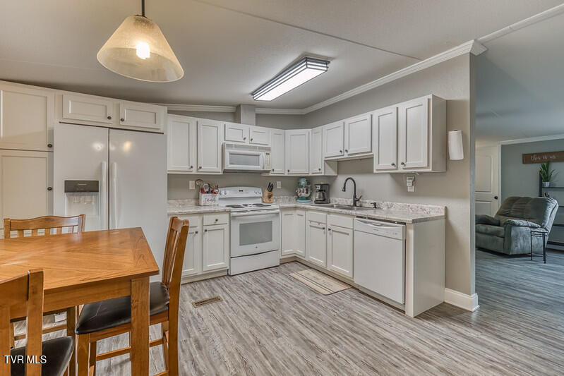 618 Henson Road Bristol, TN 37620 - Photo 9 of 51 618 Henson Rd-13-L