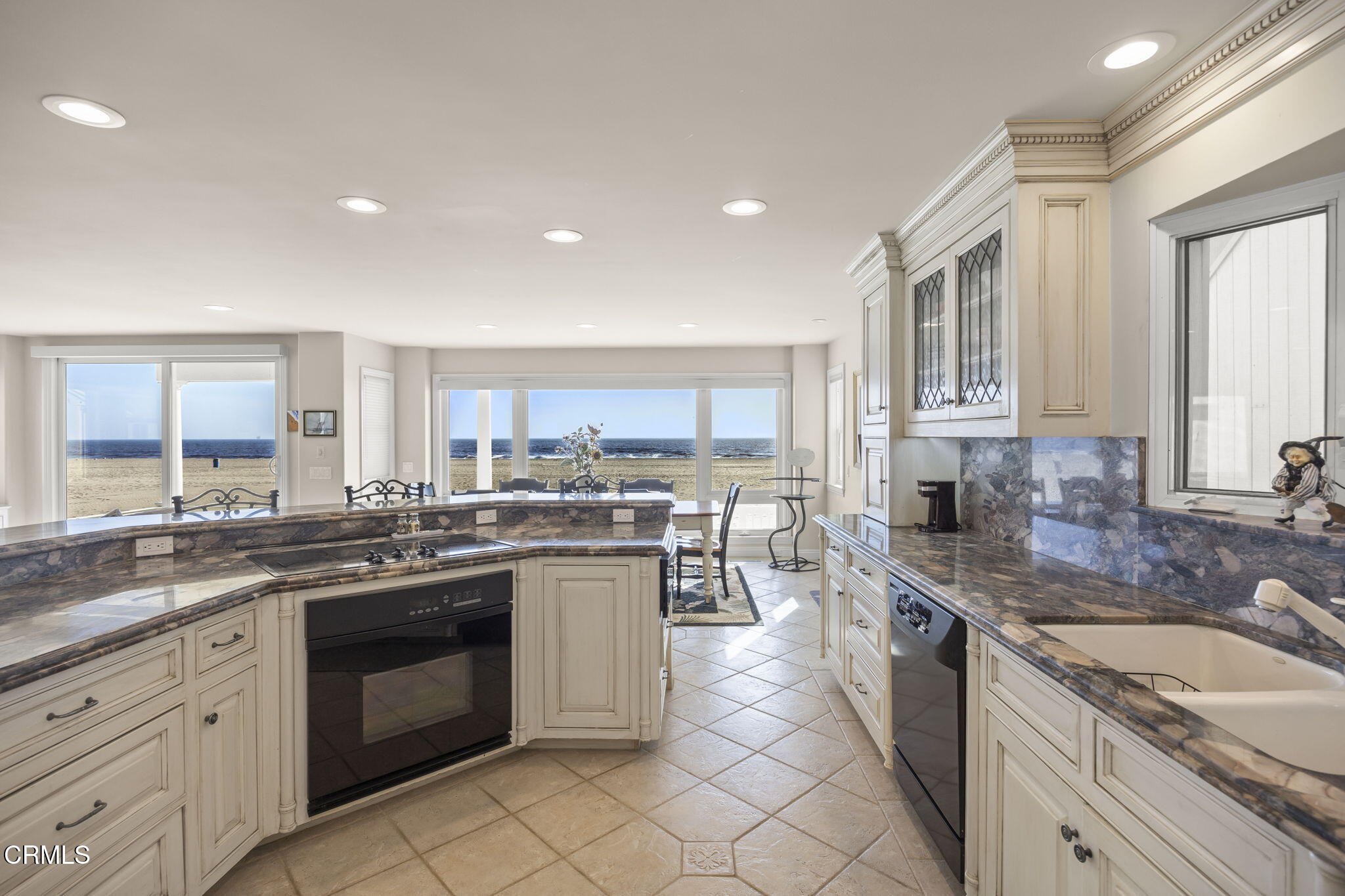 4177 Ocean Drive Oxnard, CA 93035 - Photo 17 of 58 32-web-or-mls-Upmarketmedia_4177Oce-72