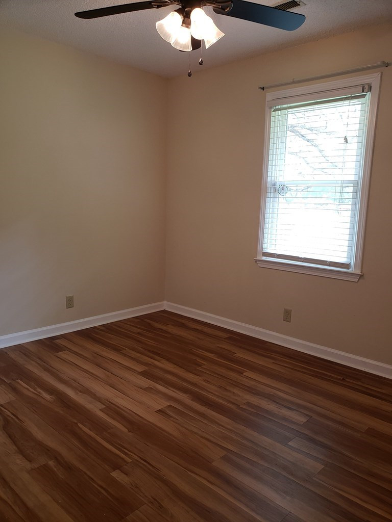 5050 Queen Chapel Road Dalzell, SC 29040 - Photo 6 of 11