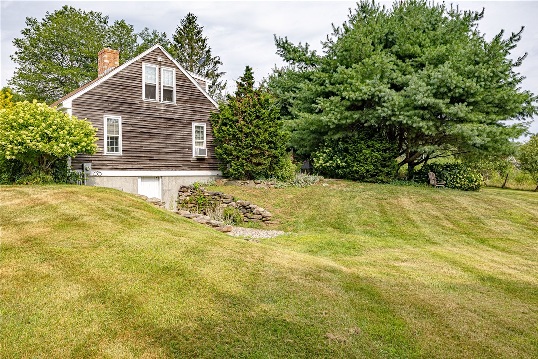 93 Moosup Valley Road Foster, RI 02825 - Photo 4 of 37