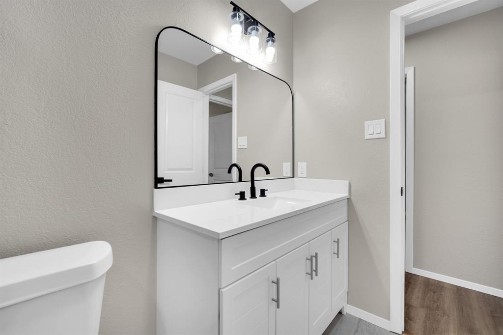 221 North Edgefield Road Waxahachie, TX 75165 - Photo 20 of 27 a bathroom with a sink and a toilet