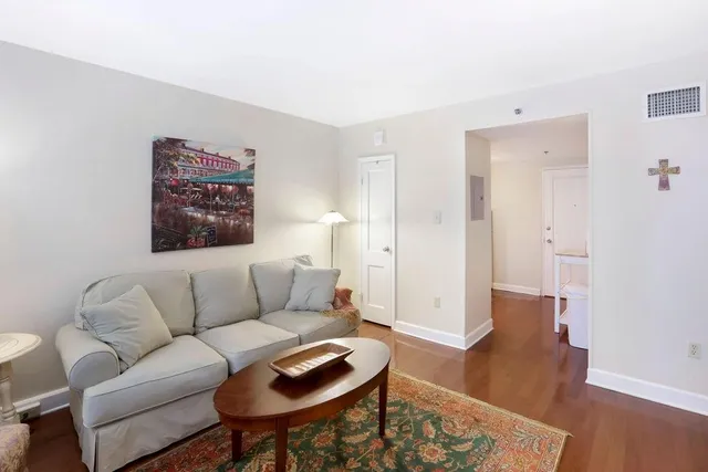 $1,500 | 1205 St Charles Avenue, Unit 313, New Orleans, LA 70130