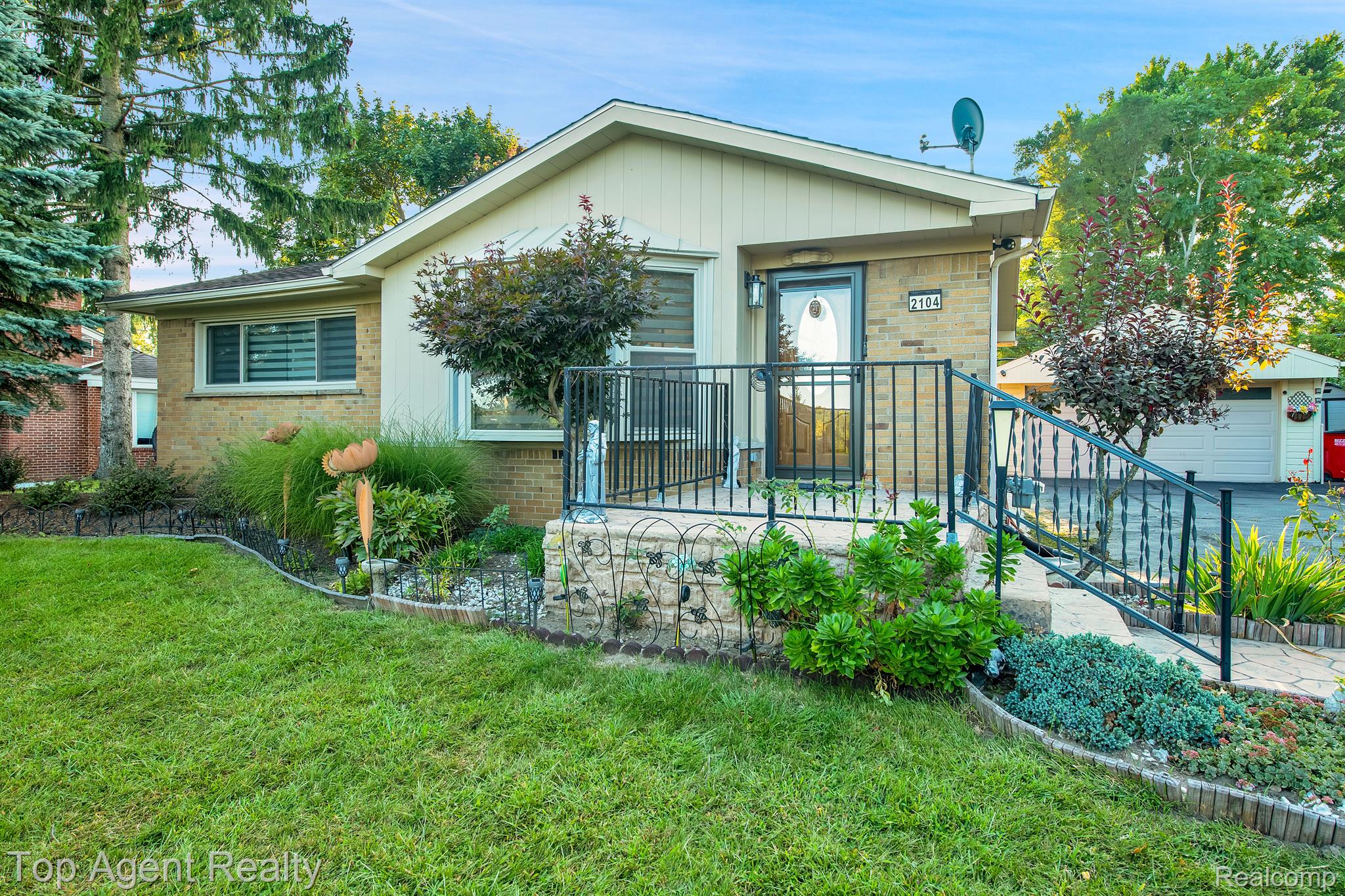 2104 Middlebelt Road West Bloomfield, MI 48324 - Photo 2 of 30 Gallery Image 2