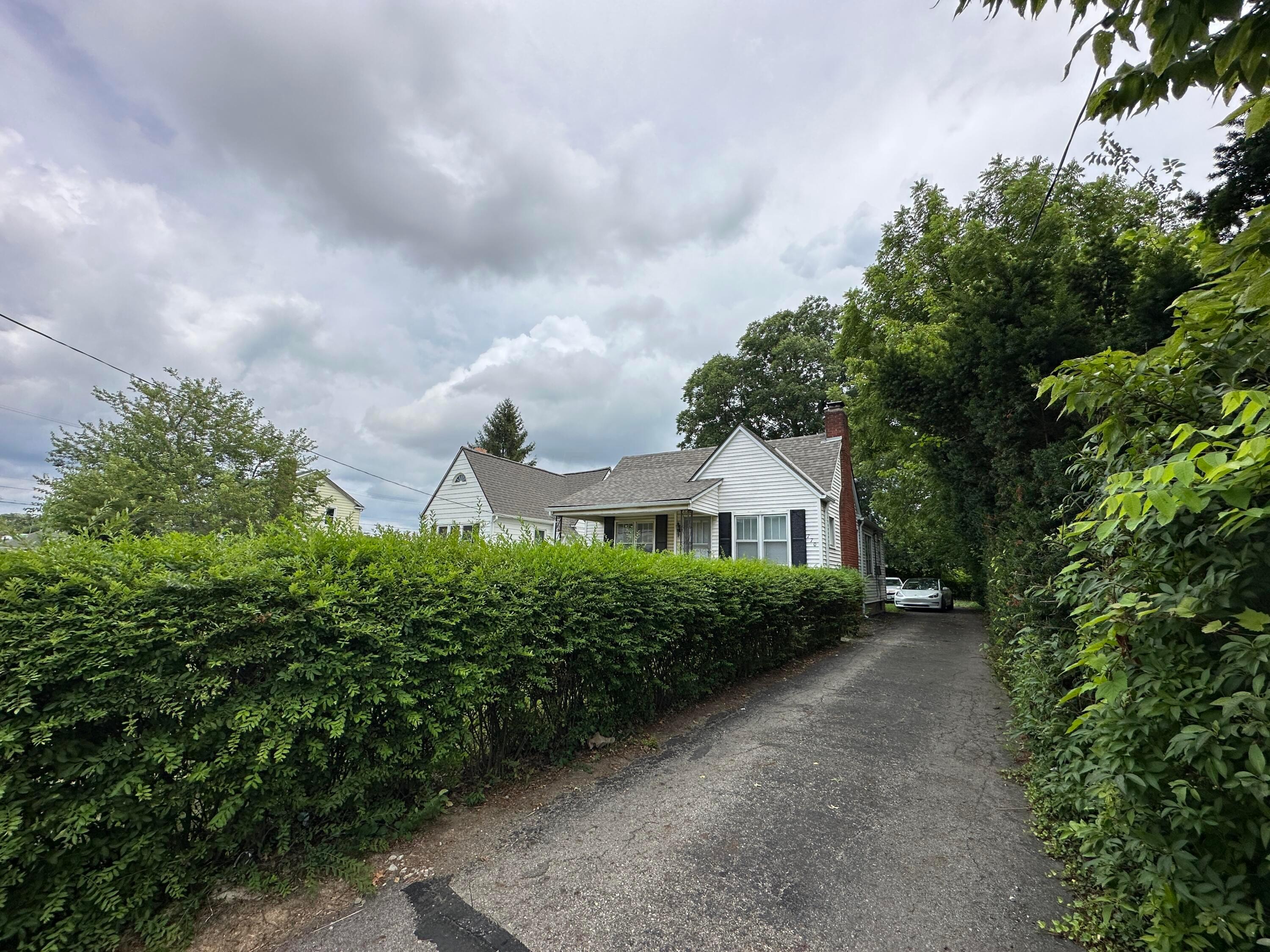 770 South James Road Columbus, OH 43227 - Photo 3 of 19 2F3DFF16-984E-47DD-871D-9DE0C5F6DBFC