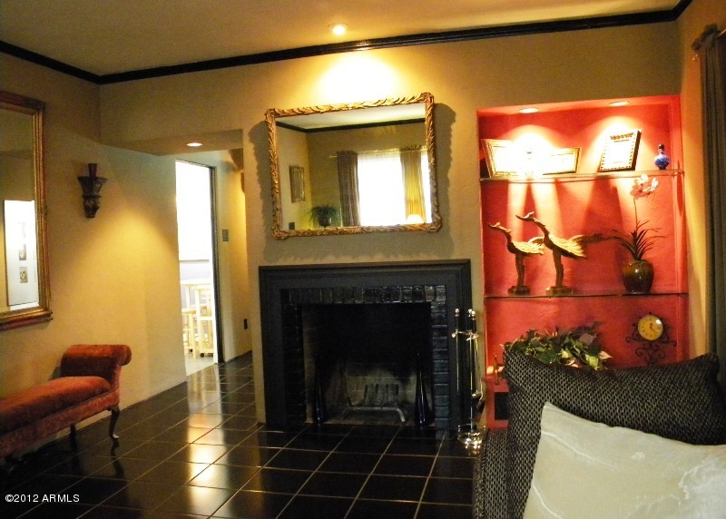 1420 East Granada Road Phoenix, AZ 85006 - Photo 4 of 30 Bookshelf and Fireplace
