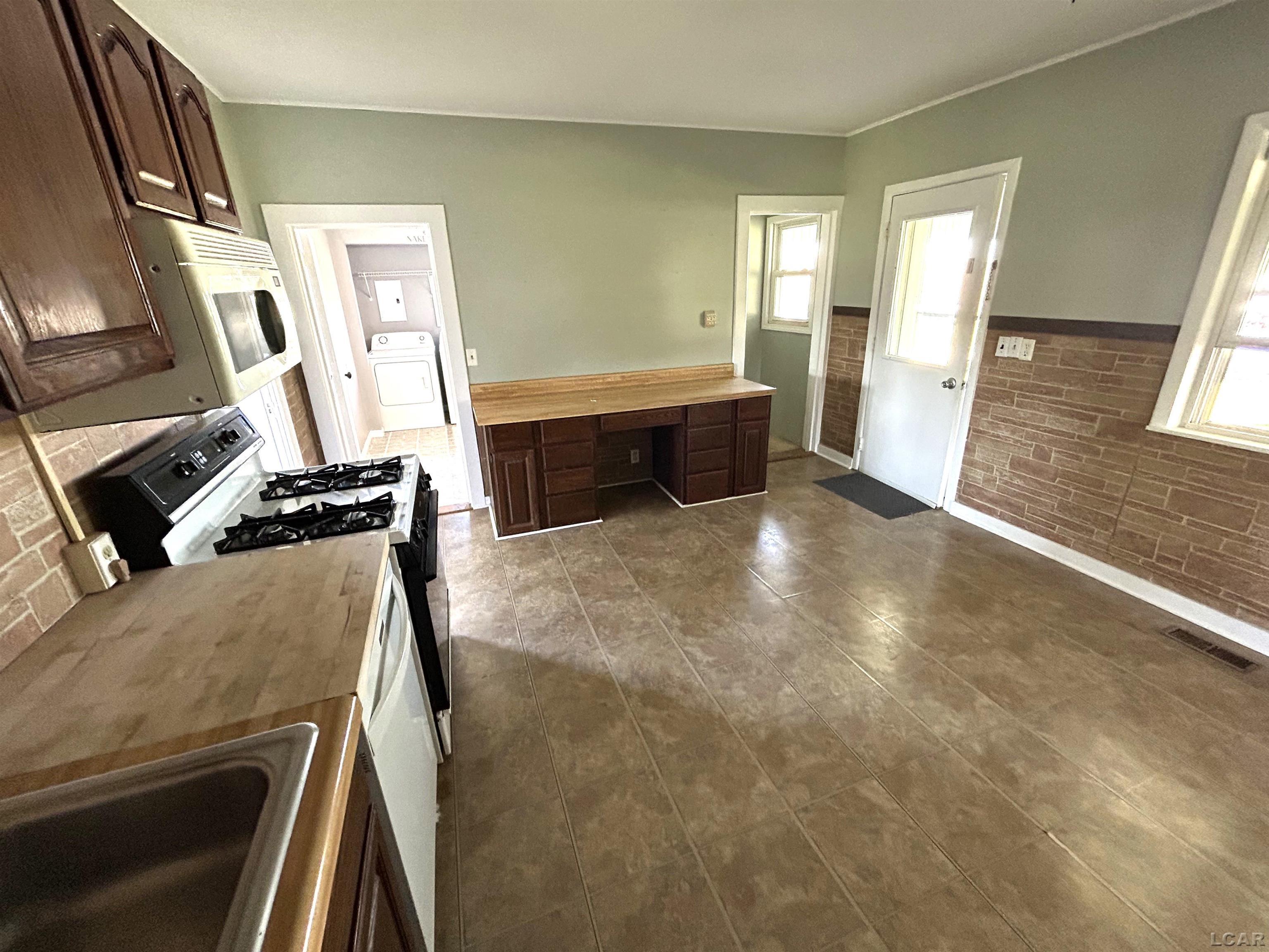 7442 West Carleton Road Clayton, MI 49235 - Photo 13 of 50 50124060-12.JPG