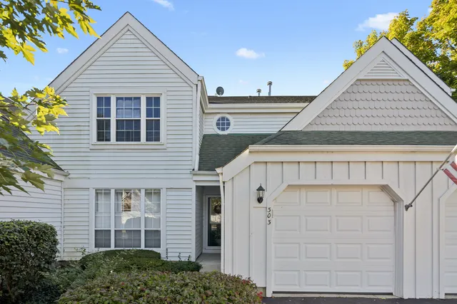 $285,000 | 303 Stillwater Court, Unit 303, Wauconda, IL 60084