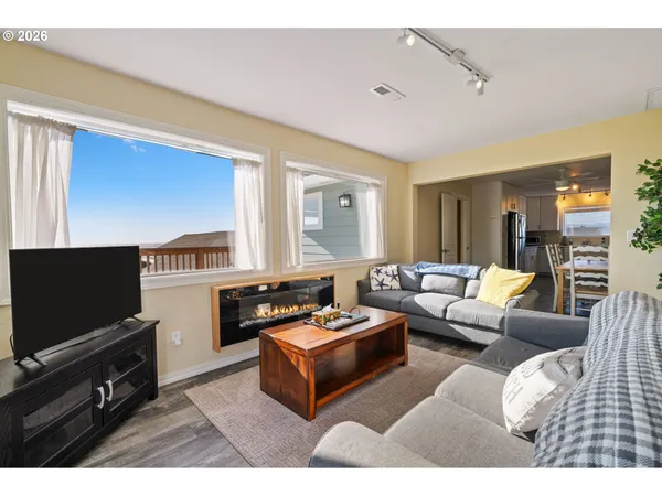 $1,250,000 | 259 South Pacific Street, Unit 16, Rockaway Beach, OR 97136