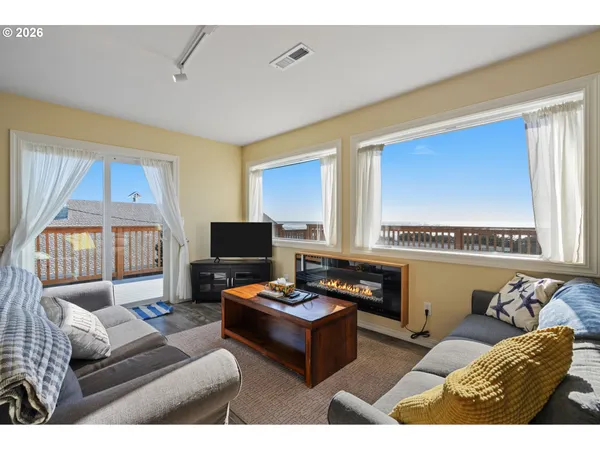$1,250,000 | 259 South Pacific Street, Unit 16, Rockaway Beach, OR 97136