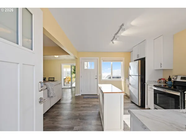 $1,250,000 | 259 South Pacific Street, Unit 16, Rockaway Beach, OR 97136