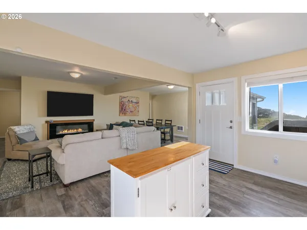 $1,250,000 | 259 South Pacific Street, Unit 16, Rockaway Beach, OR 97136