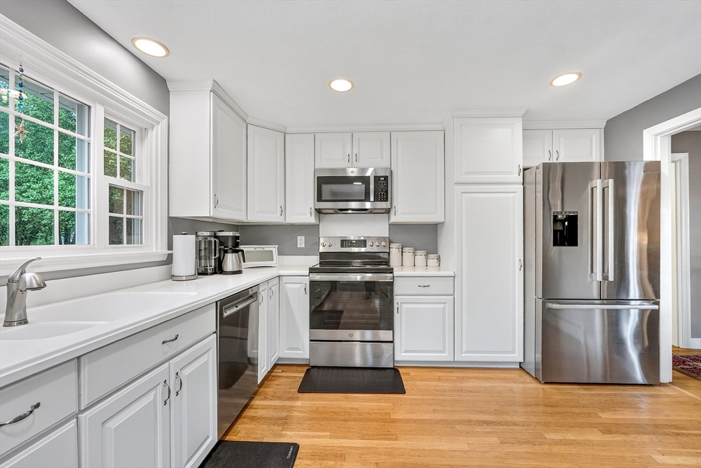 68 Phillips Brooks Road Westwood, MA 02090 - Photo 11 of 35
