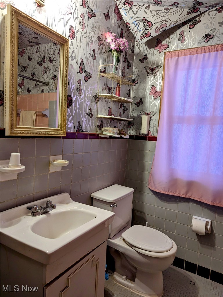 4128 East 186th Street Cleveland, OH 44122 - Photo 9 of 26 1st Fl Bathroom