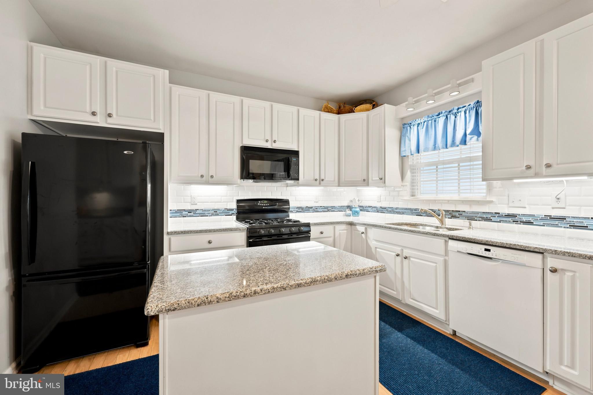 17 Brentwood Road Boothwyn, PA 19061 - Photo 9 of 26 Kitchen