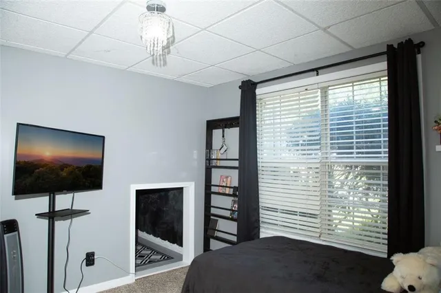 a view of a livingroom with furniture