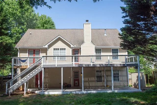 a view of residential houses with yard and deck