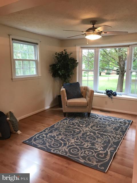 9759 Reeves Court Warrenton, VA 20186 - Photo 15 of 34 Living Room