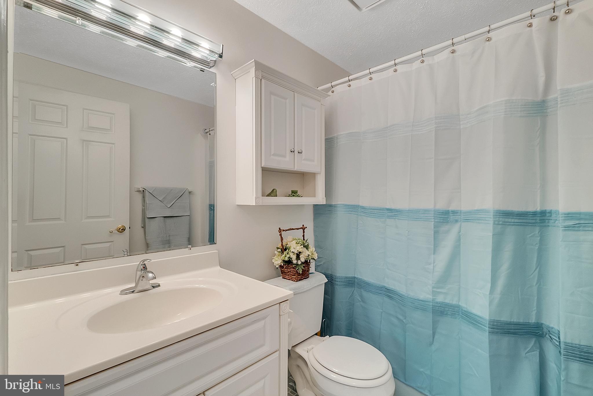 9759 Reeves Court Warrenton, VA 20186 - Photo 28 of 34 Updated Full Hall Bath
