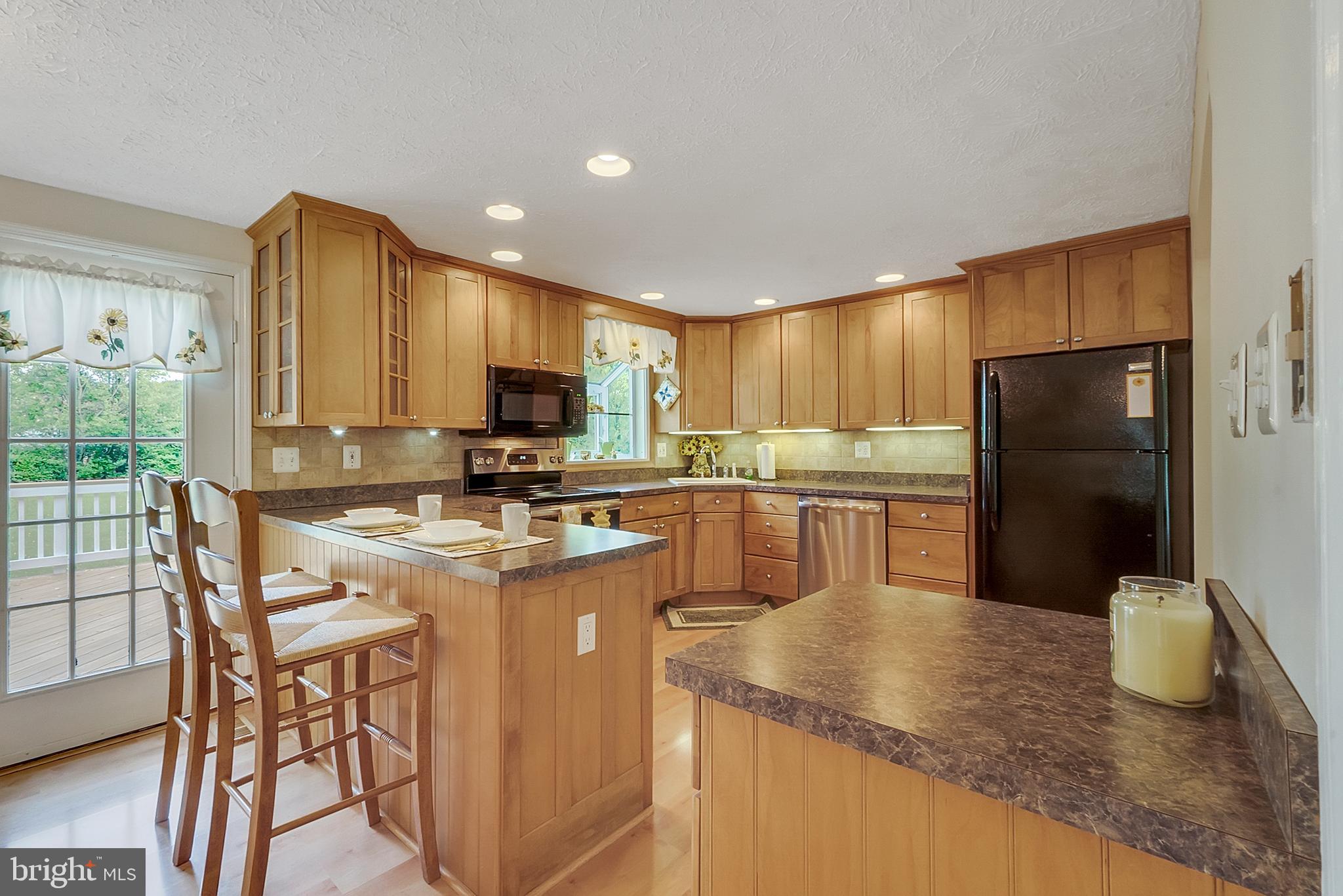 9759 Reeves Court Warrenton, VA 20186 - Photo 9 of 34 Great Counter Top and Cabinet Space