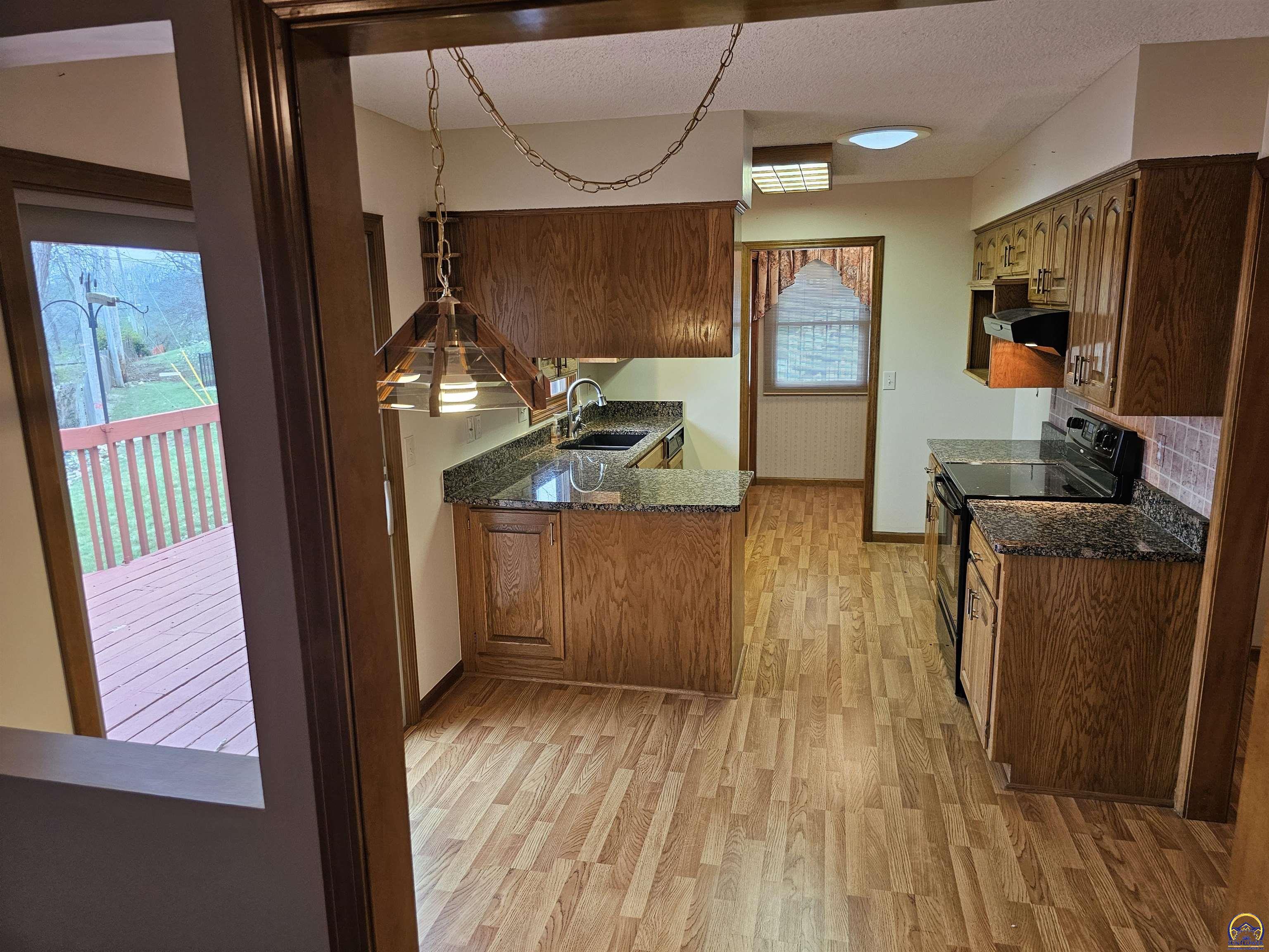 3556 Southwest Summerwood Road Topeka, KS 66614 - Photo 11 of 52