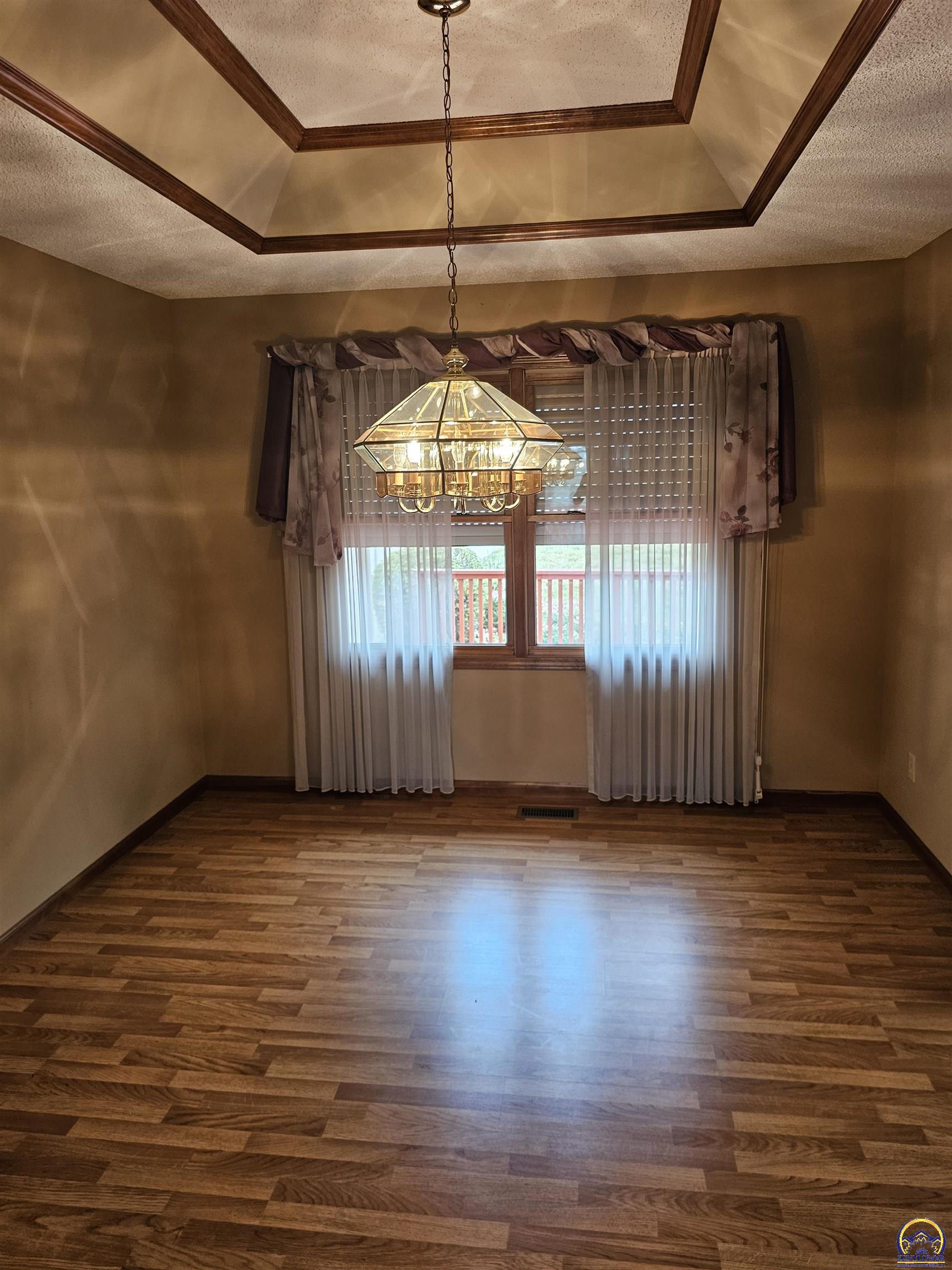 3556 Southwest Summerwood Road Topeka, KS 66614 - Photo 14 of 52