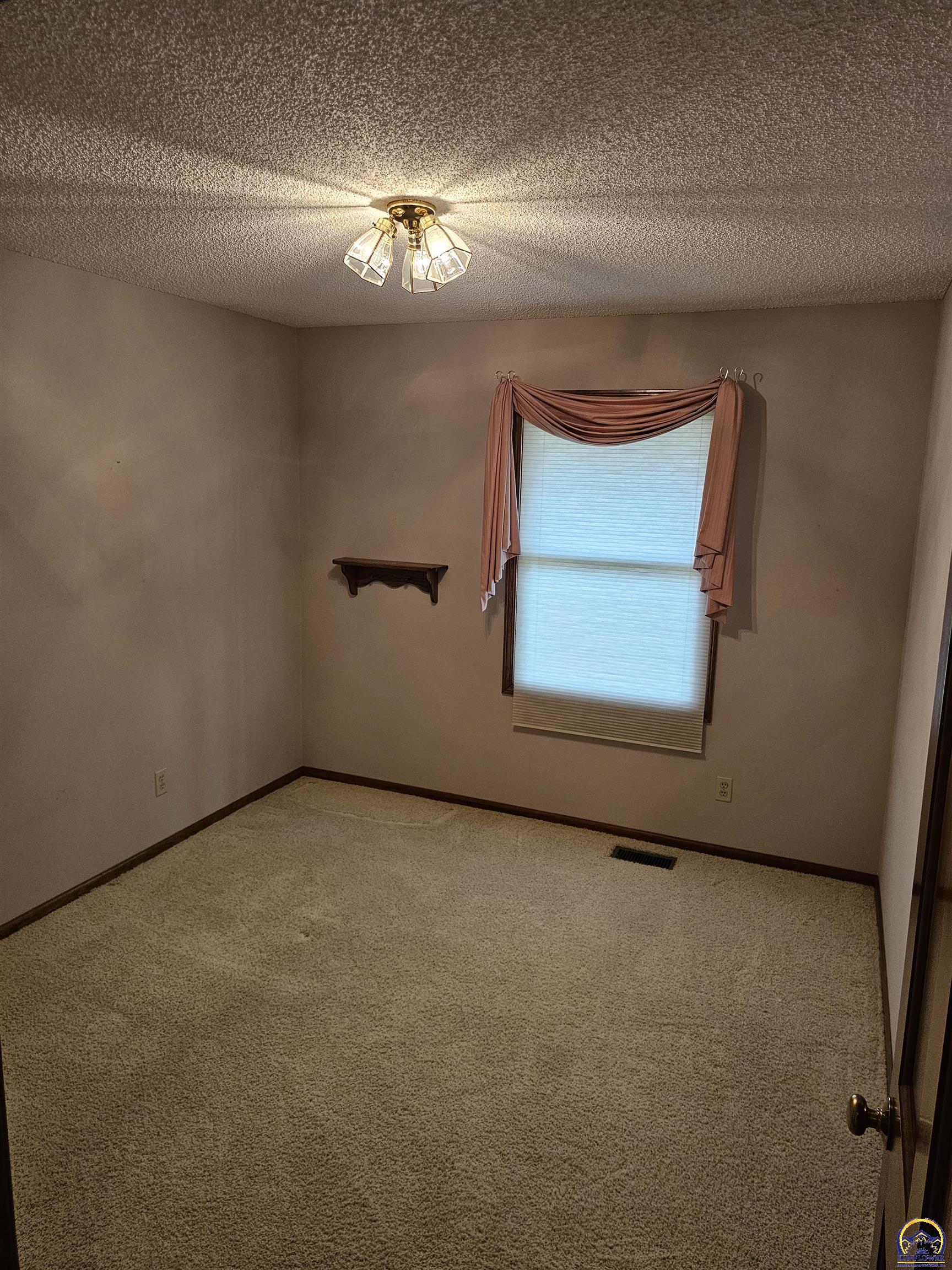 3556 Southwest Summerwood Road Topeka, KS 66614 - Photo 17 of 52