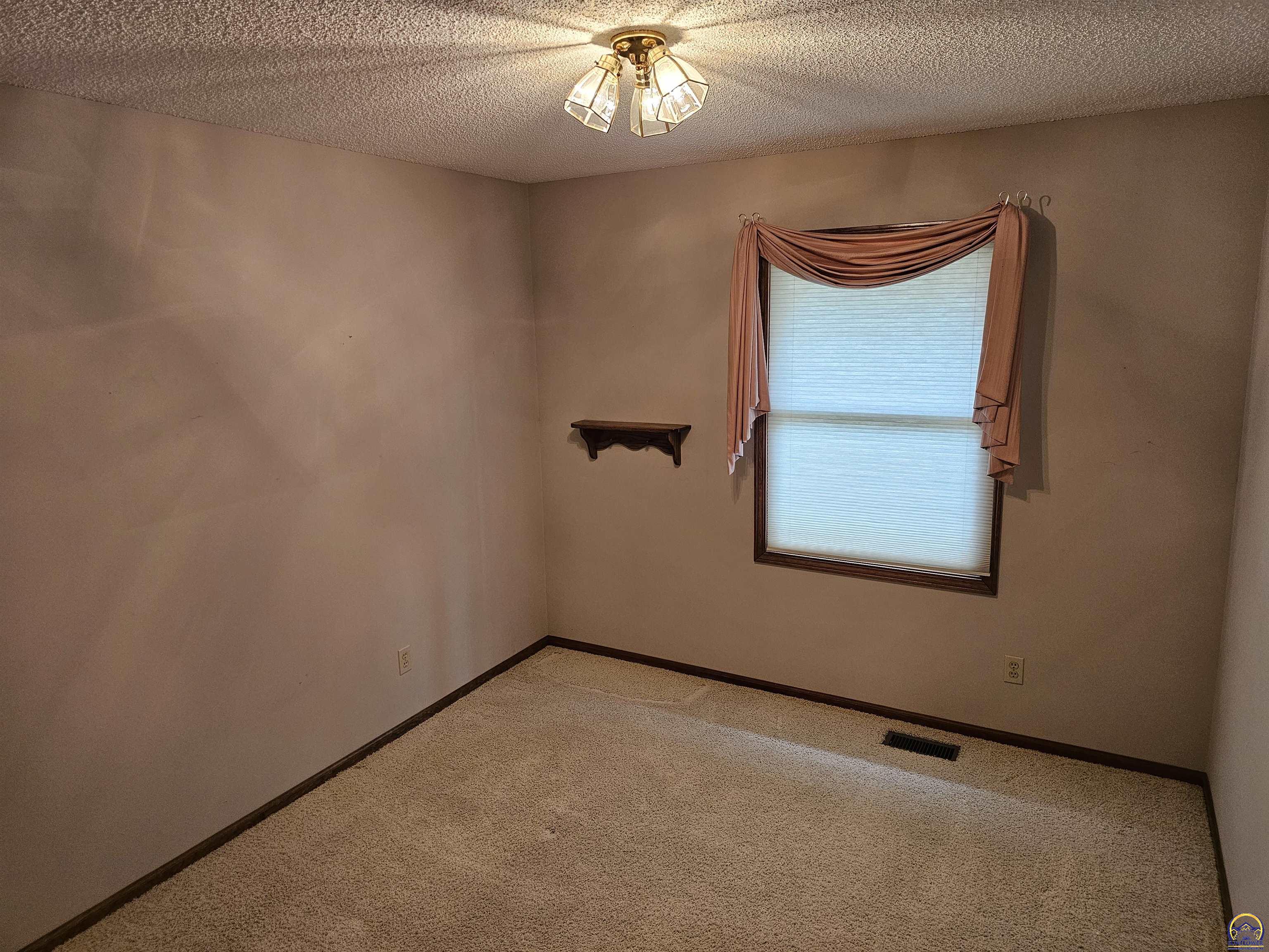 3556 Southwest Summerwood Road Topeka, KS 66614 - Photo 18 of 52